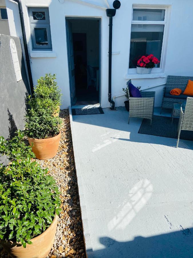 Funky Cozy Cottage With Outside Space Eastbourne Eksteriør billede